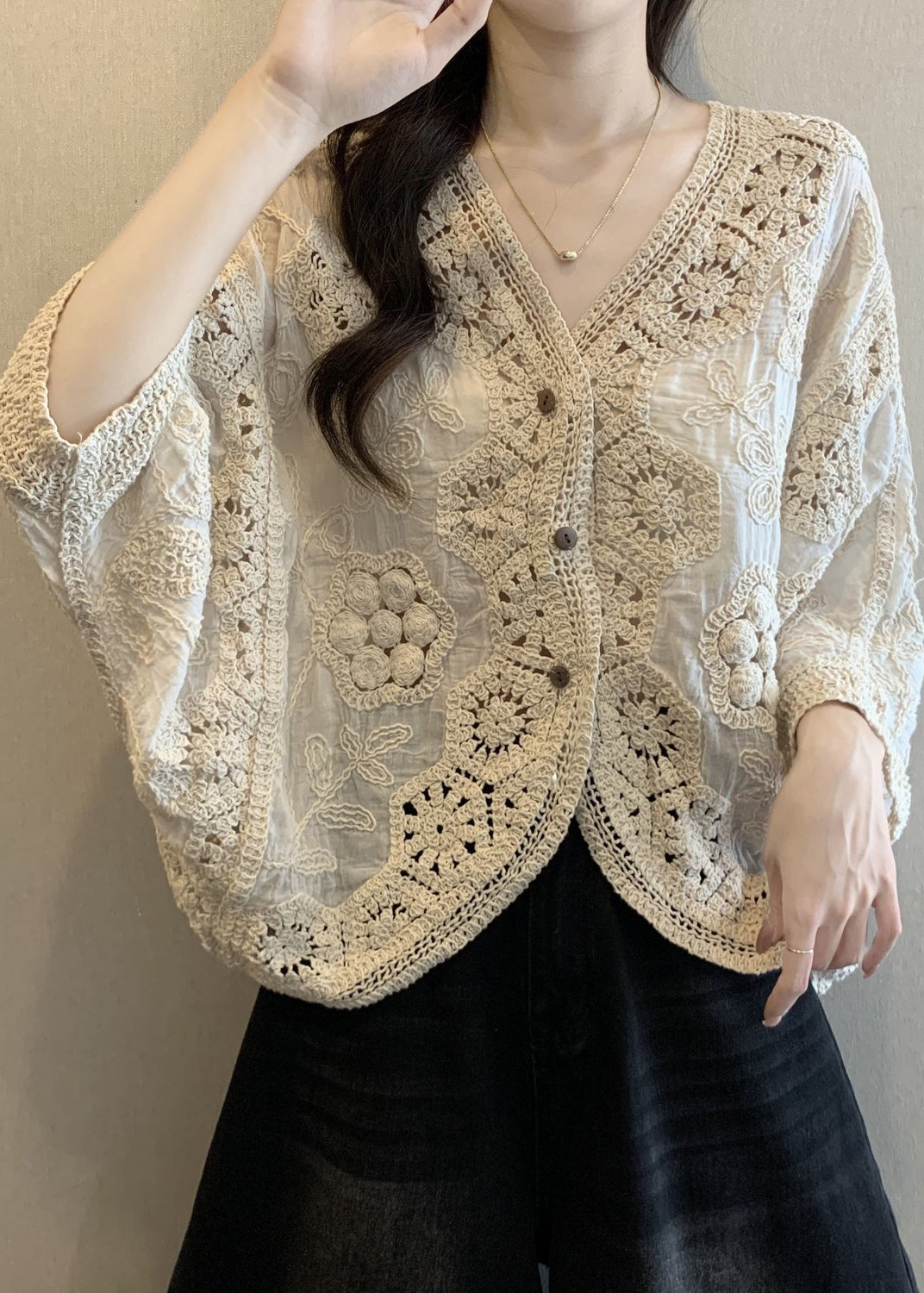 Cardigan abricot col V fait main évidé bouton ressort