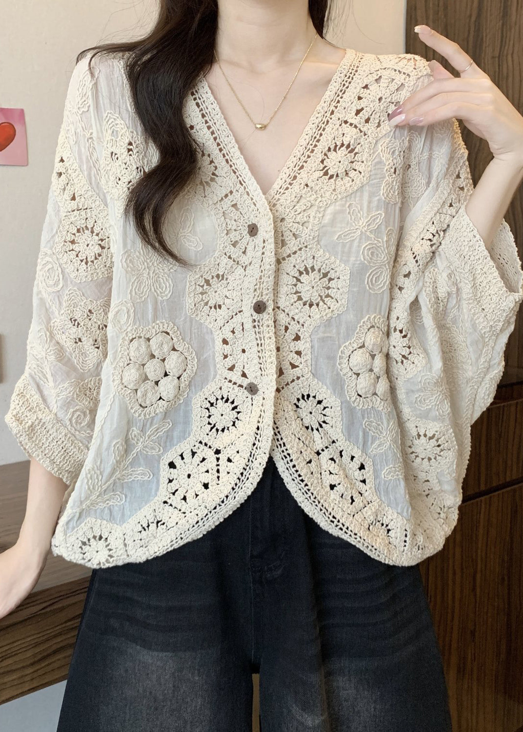 Cardigan abricot col V fait main évidé bouton ressort