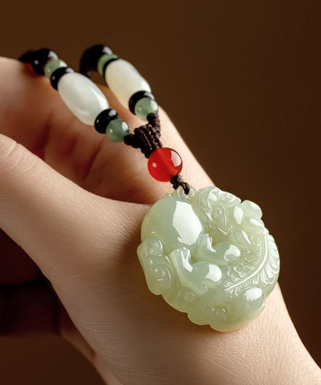 Collier pendentif animal sauvage mythique en jade noir fait main KX1043