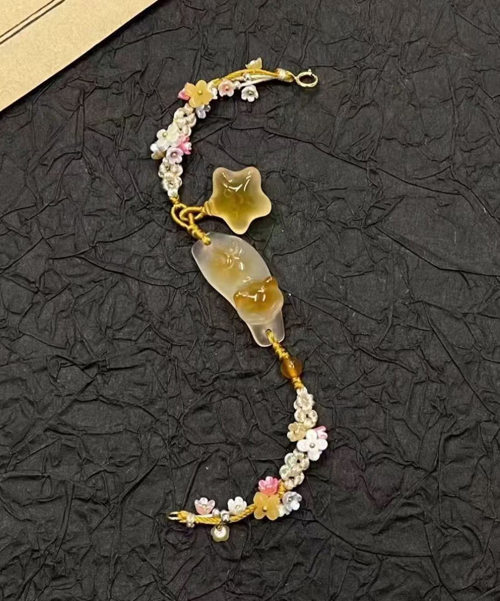 Handgefertigtes Webarmband mit goldenem Stern und kleinen Katzen, süß duftender Osmanthus-Charm TX018