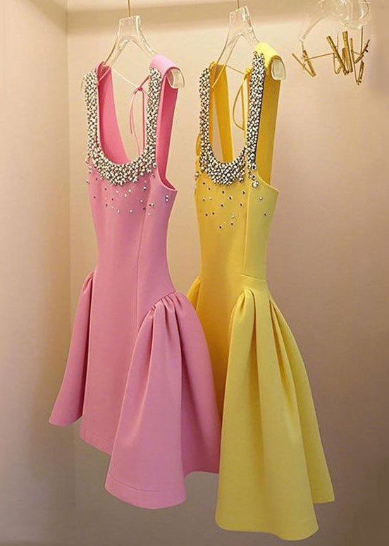 Robe jaune sans manches en patchwork faite à la main avec dentelle perlée