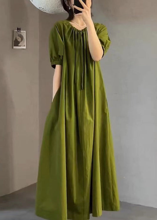 Robe longue en coton froissé vert italien à col rond pour l'été EE1013