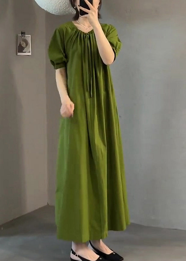 Robe longue en coton froissé vert italien à col rond pour l'été EE1013