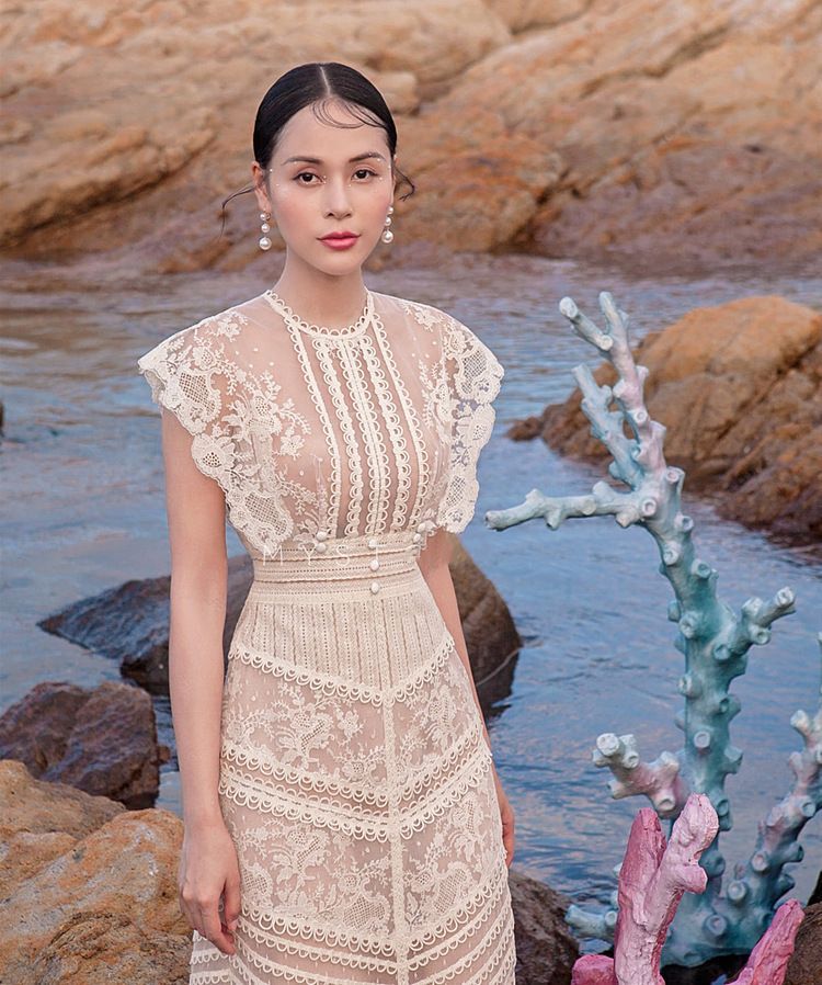 Sleeveless Lace Midi A-Line Party Dress