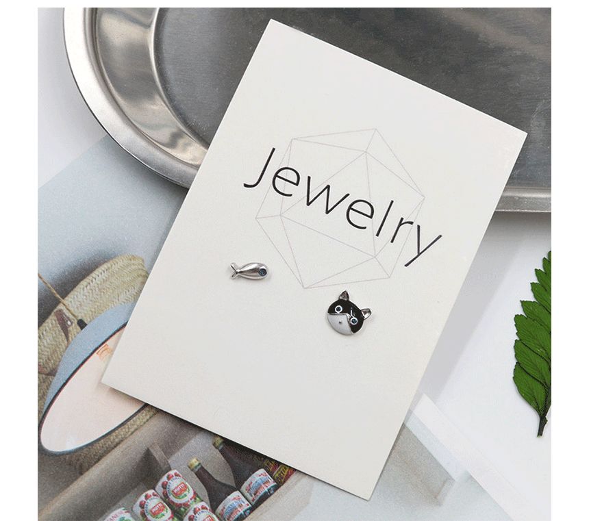 Asymmetrical Cat Stud Fish Earring