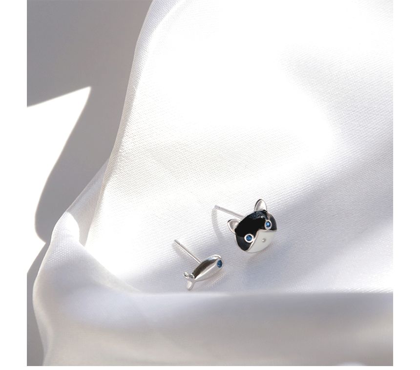 Asymmetrical Cat Stud Fish Earring