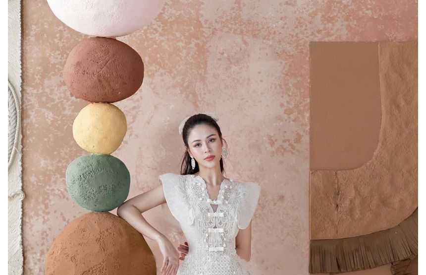 Sleeveless A-Line Lace Dress