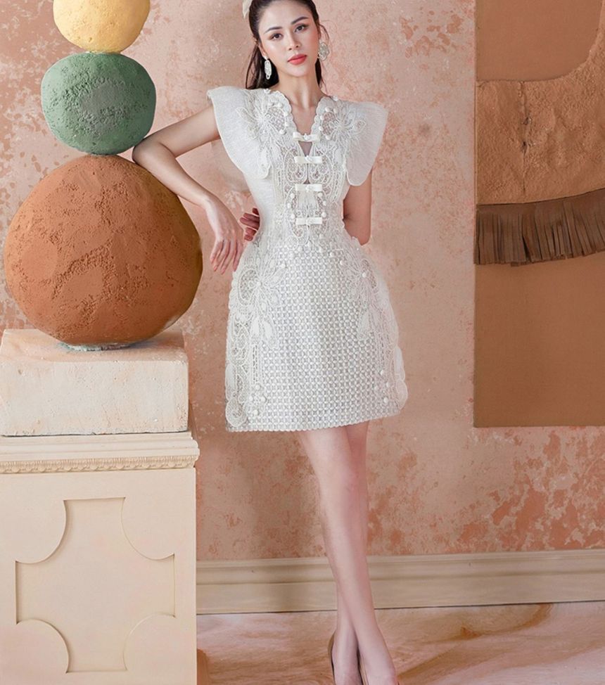 Sleeveless A-Line Lace Dress