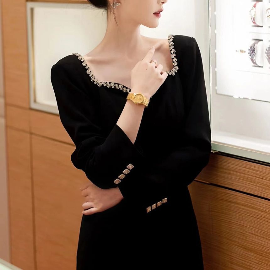 Long-Sleeve Sweetheart-Neckline Rhinestone Chained-Up Mini A-Line Dress