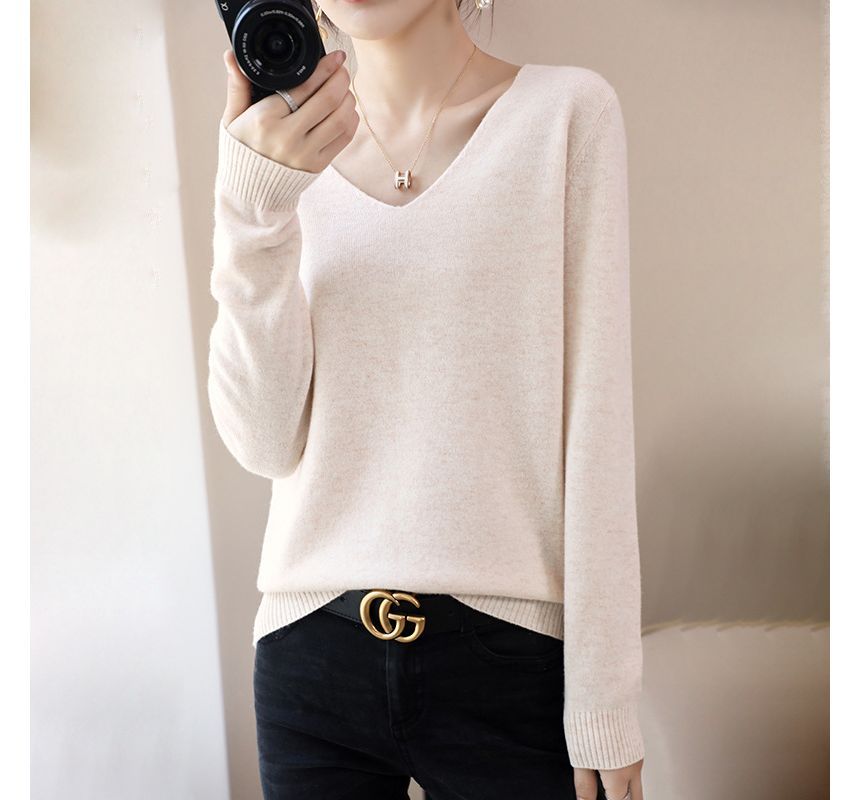 Long-Sleeve V-Neck Plain Woolen Knit Top
