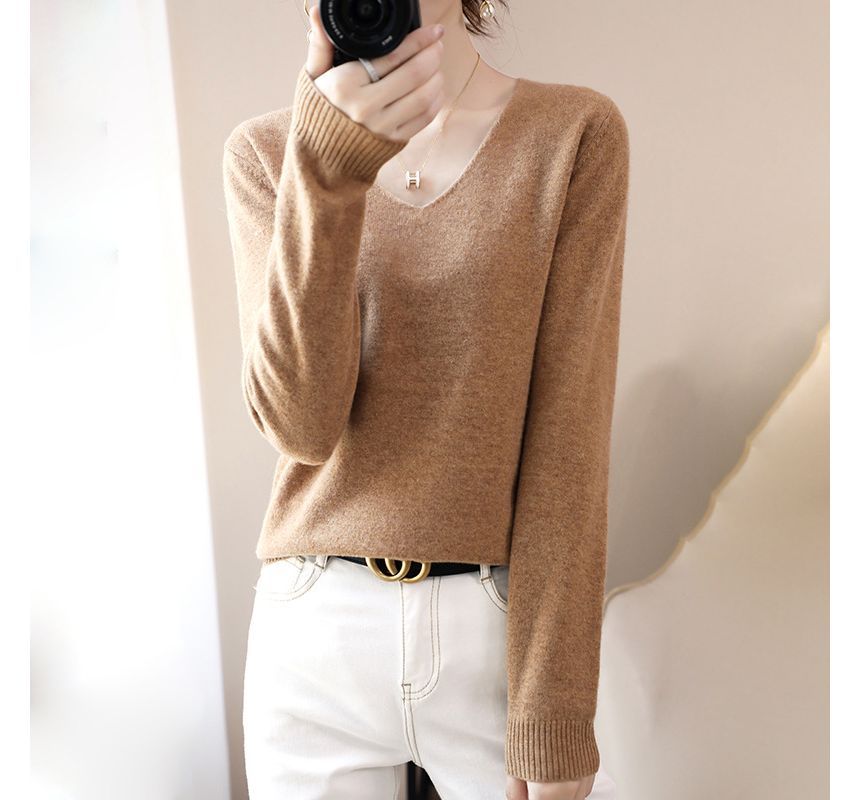 Long-Sleeve V-Neck Plain Woolen Knit Top