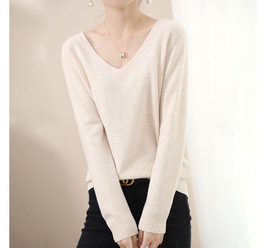 Long-Sleeve V-Neck Plain Woolen Knit Top