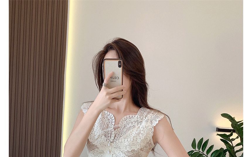 Set: Sleeveless Plain Faux Pearl Lace Blouse + High Waist Mesh Shorts