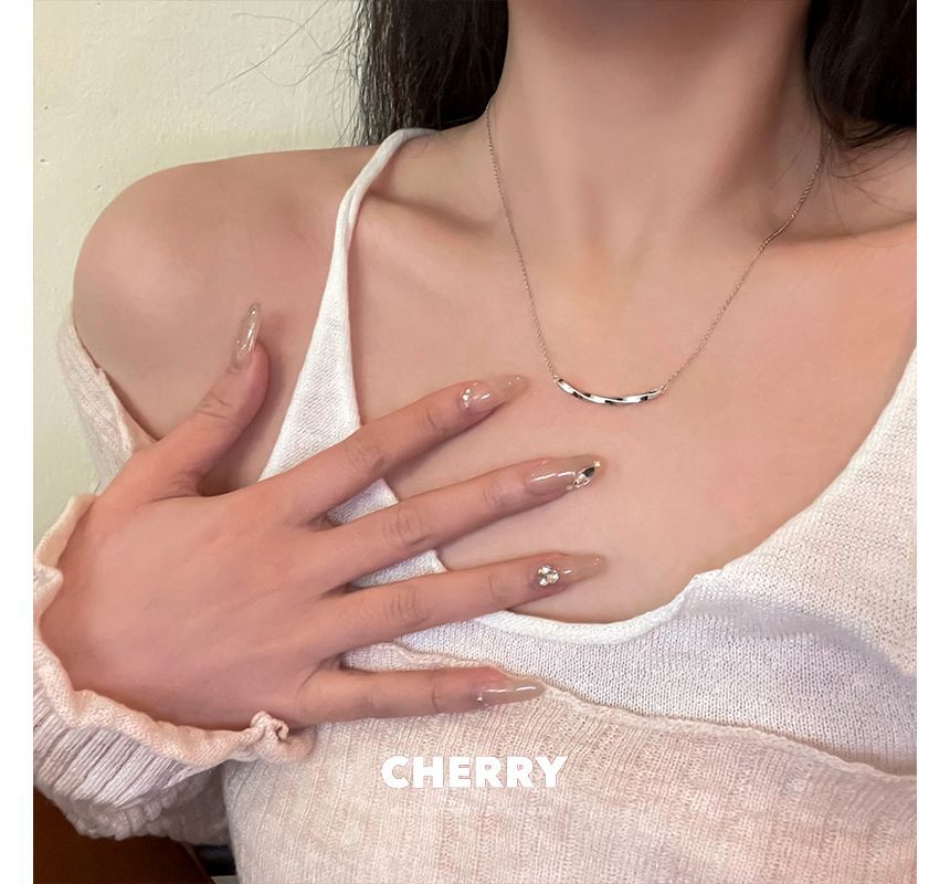 Twisted Necklace Bar