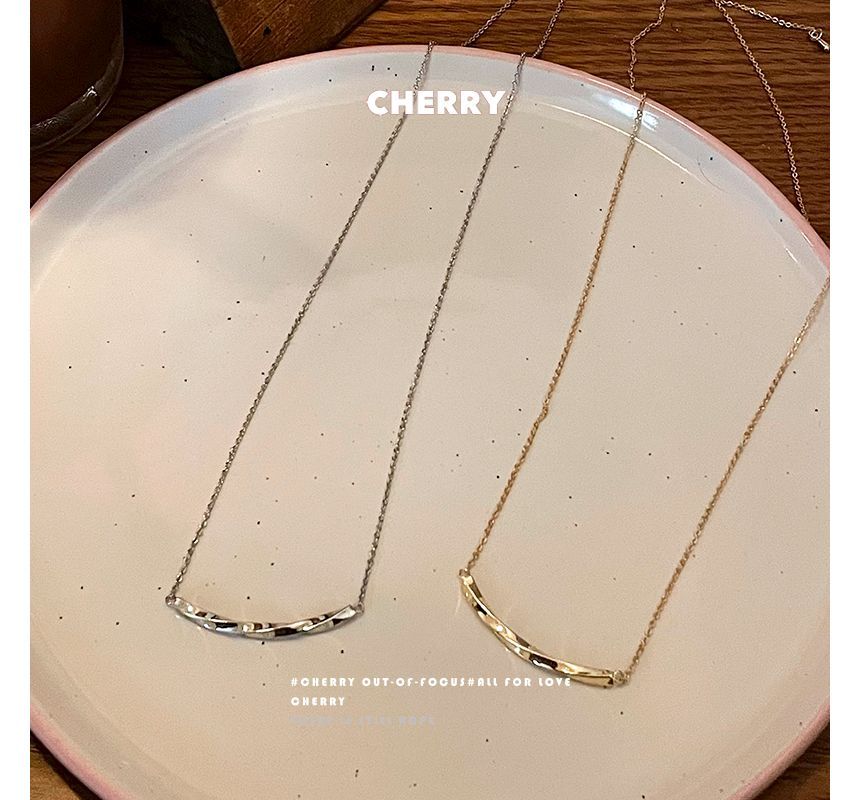 Twisted Necklace Bar
