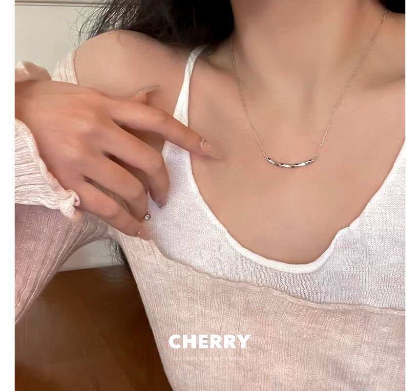 Twisted Necklace Bar