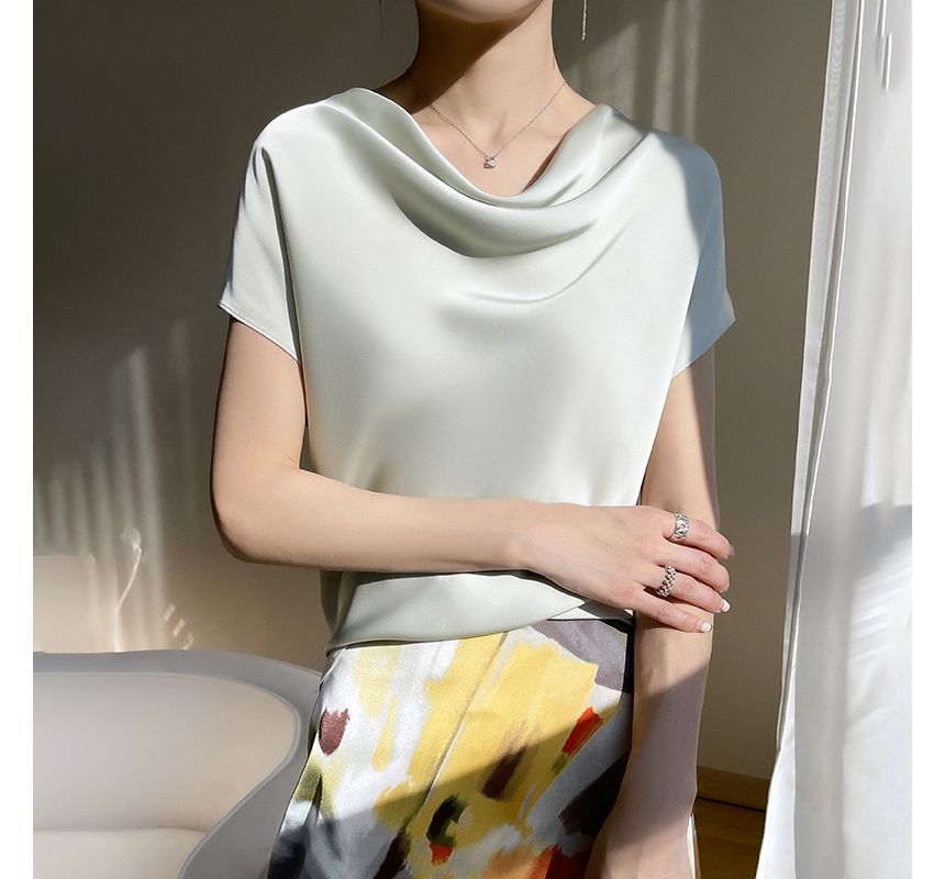 Short-Sleeve V-Neck Plain Knit Top