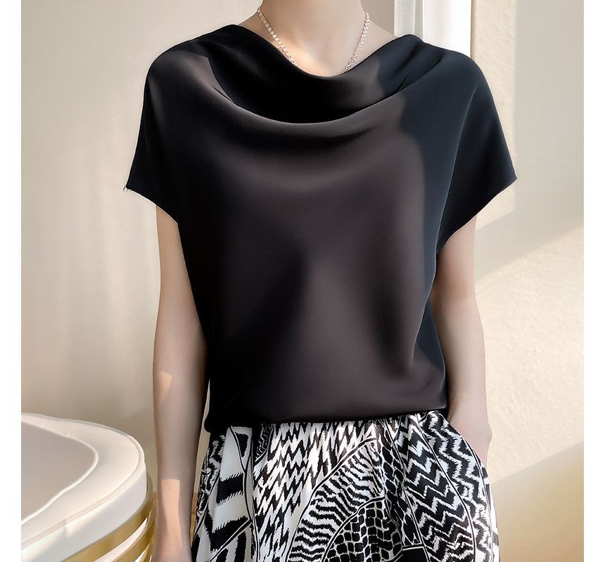 Short-Sleeve V-Neck Plain Knit Top