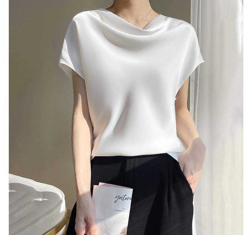 Short-Sleeve V-Neck Plain Knit Top