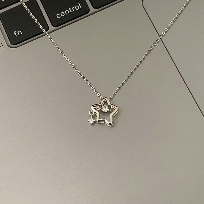 Star Pendant Choker Alloy