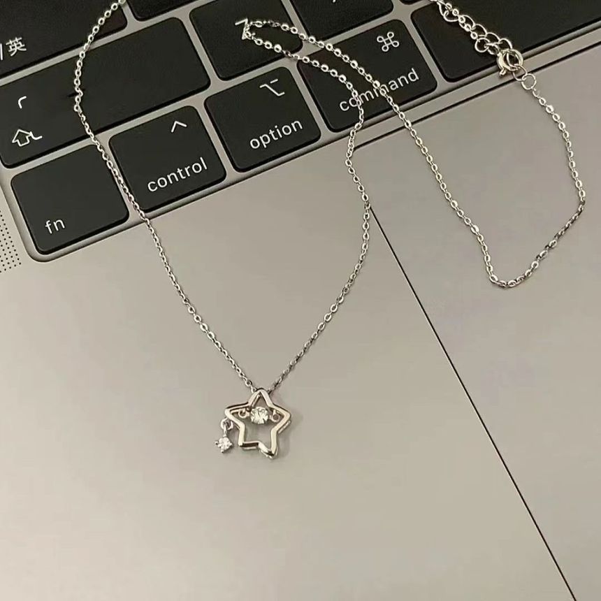 Star Pendant Choker Alloy