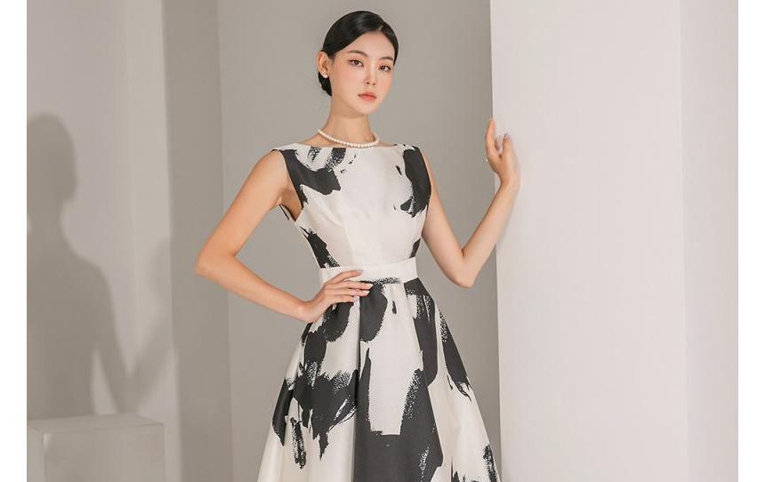 Sleeveless Boat Neck Graphic Print Midi A-Line Dress