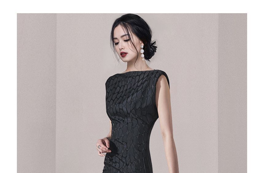 Sleeveless Boat Neck Patterned Side-Slit Maxi Sheath Dress