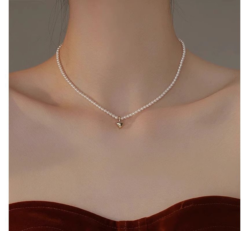 Heart Pearl Pendant Choker Faux