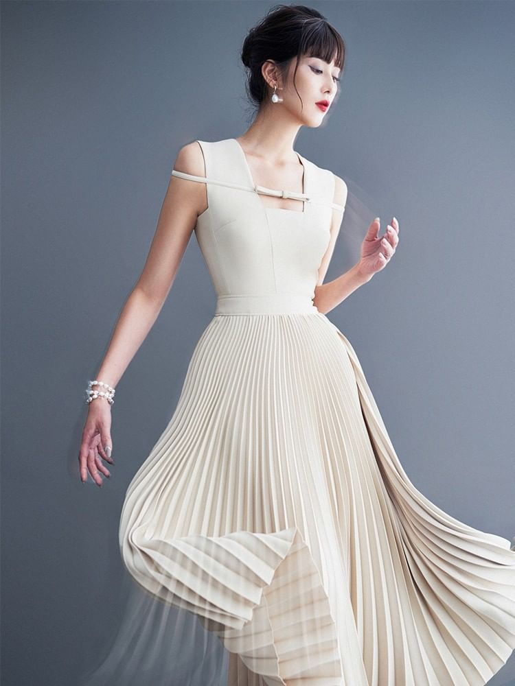 Sleeveless Square-Neck Plain Accordion Pleat Midi A-Line Dress