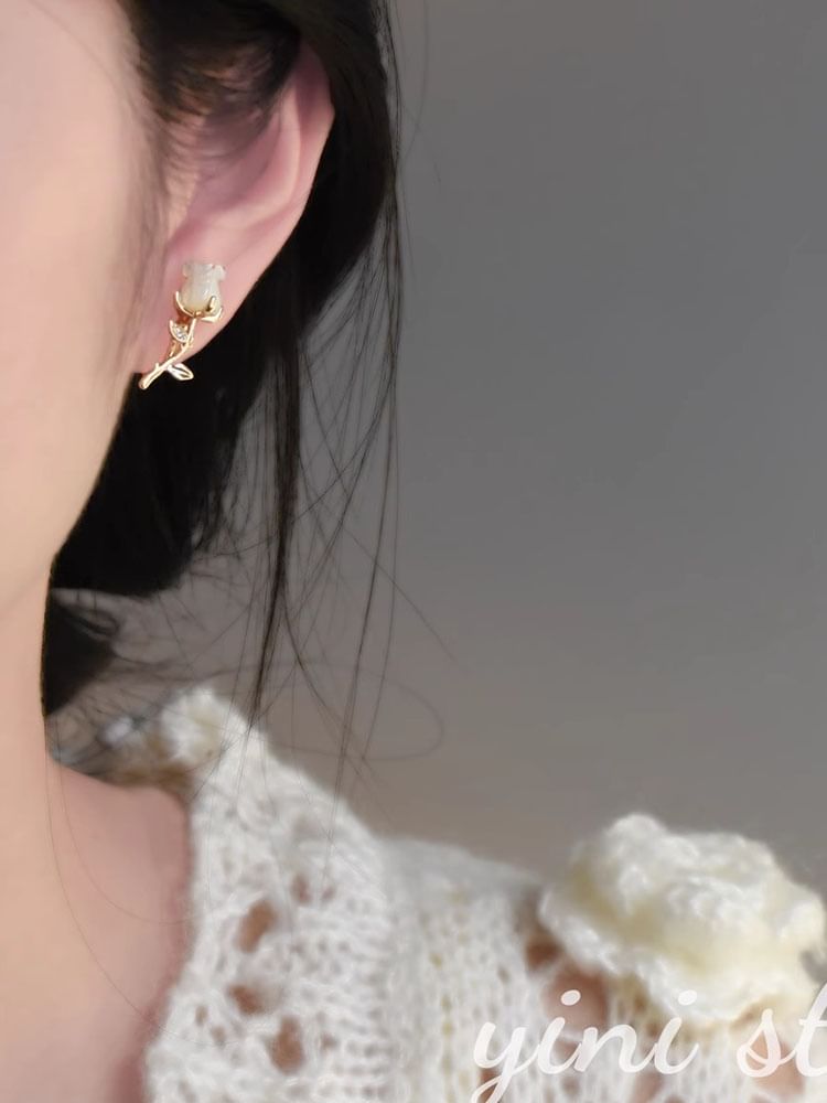 Asymmetrical Rhinestone Alloy Rose Heart Stud Earring