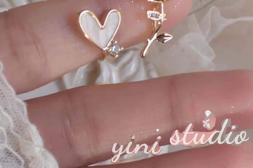Asymmetrical Rhinestone Alloy Rose Heart Stud Earring