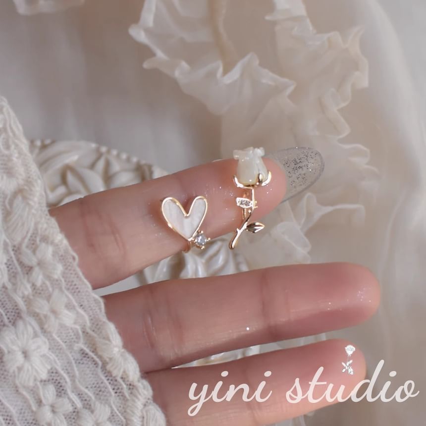 Asymmetrical Rhinestone Alloy Rose Heart Stud Earring