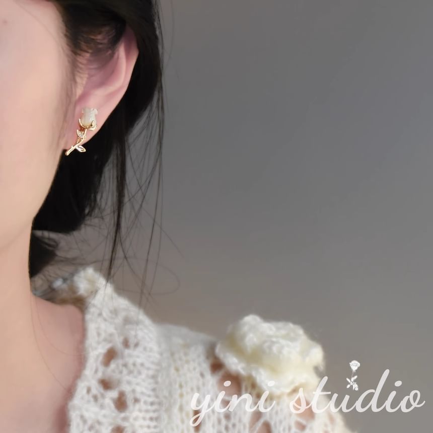 Asymmetrical Rhinestone Alloy Rose Heart Stud Earring