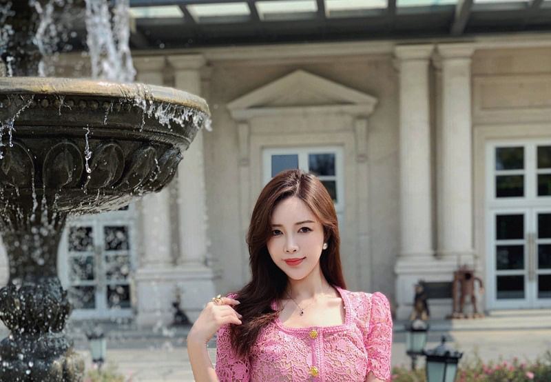 Short-Sleeve Square-Neck Midi Lace Bodycon Dress