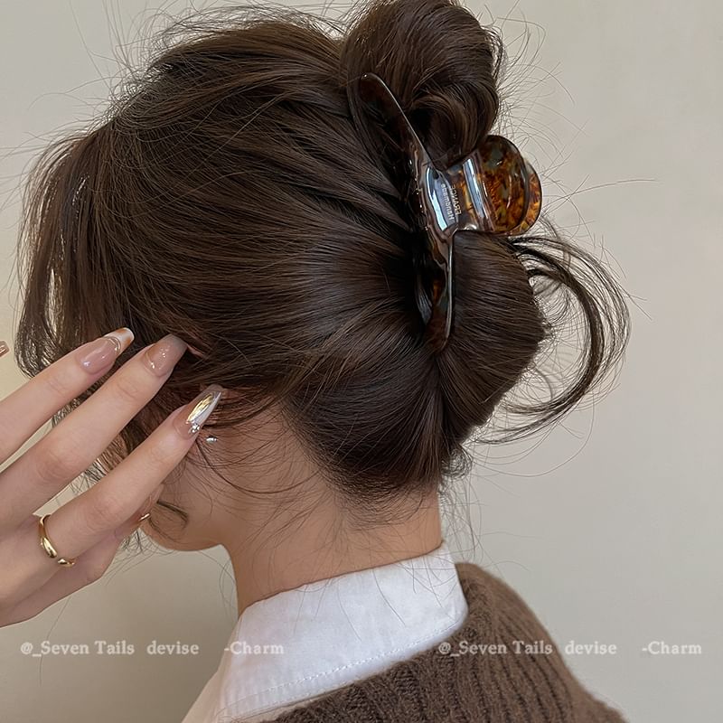 Claw Acrylic Hair Lettering