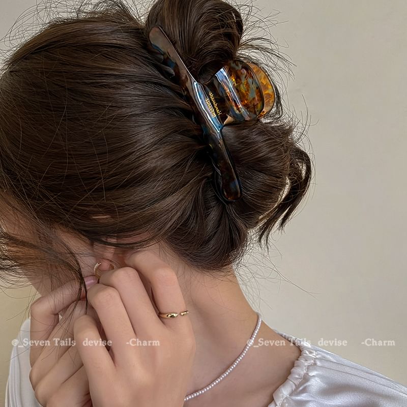 Claw Acrylic Hair Lettering