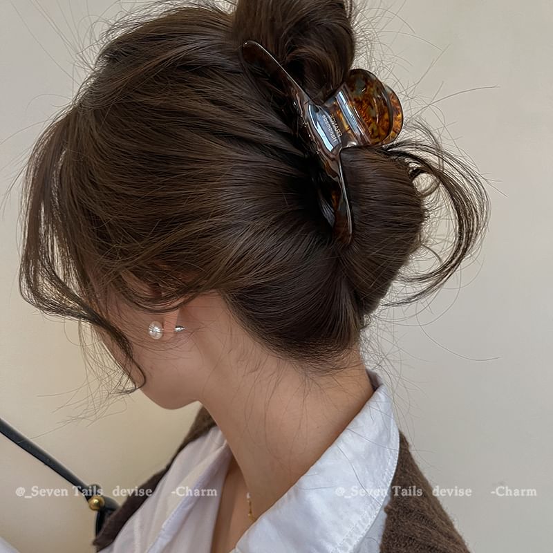 Claw Acrylic Hair Lettering