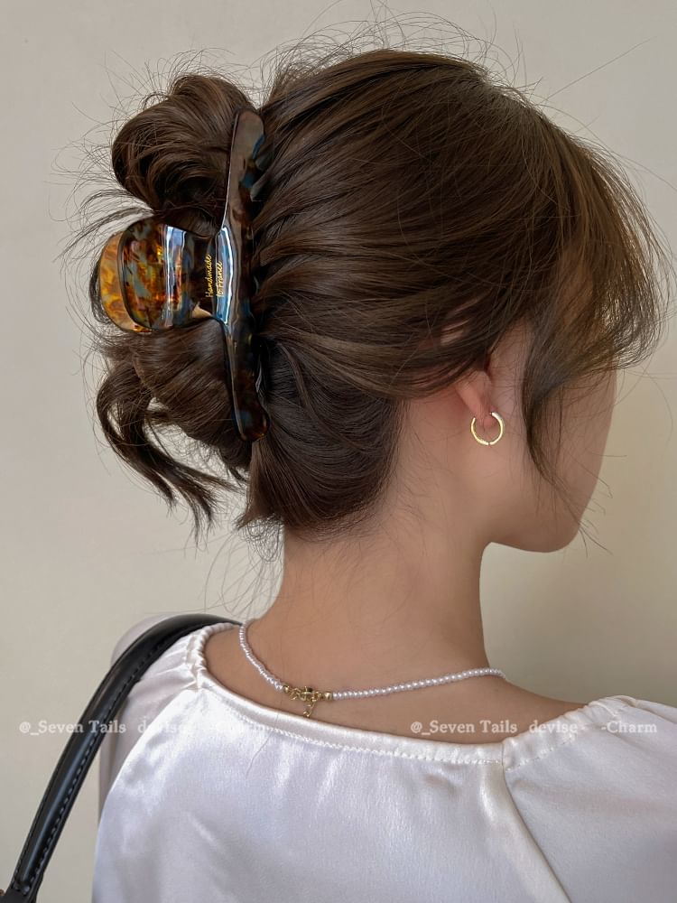 Claw Acrylic Hair Lettering