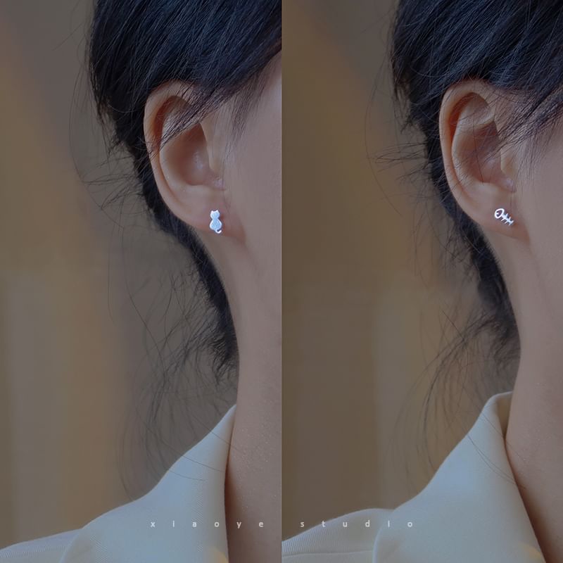Asymmetrical Stud Ear