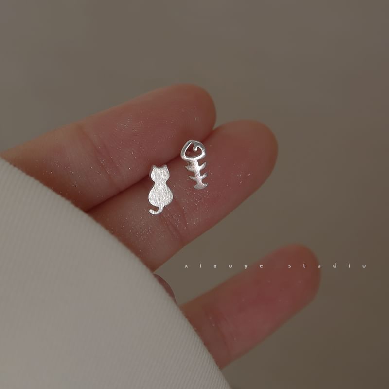 Asymmetrical Stud Ear