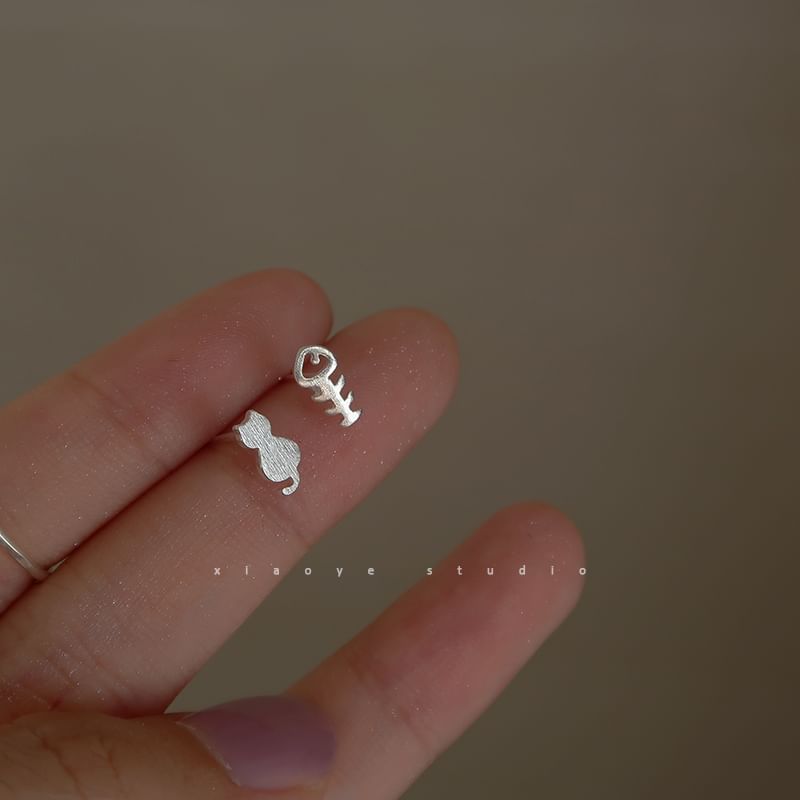 Asymmetrical Stud Ear