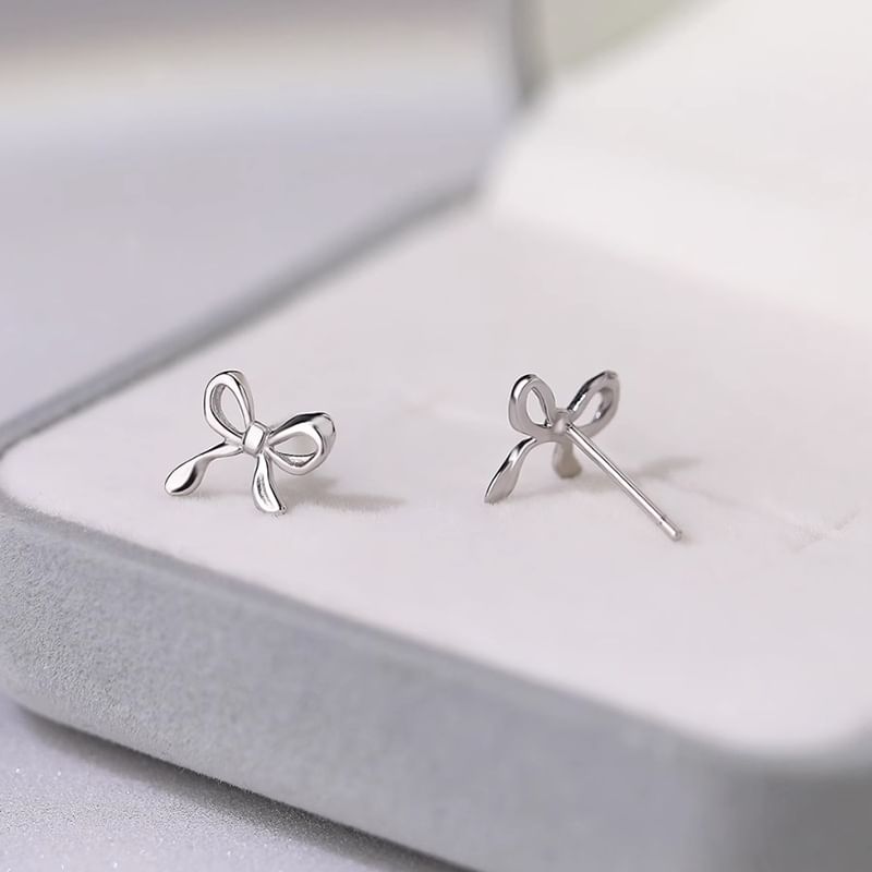 Ear Ribbon Stud