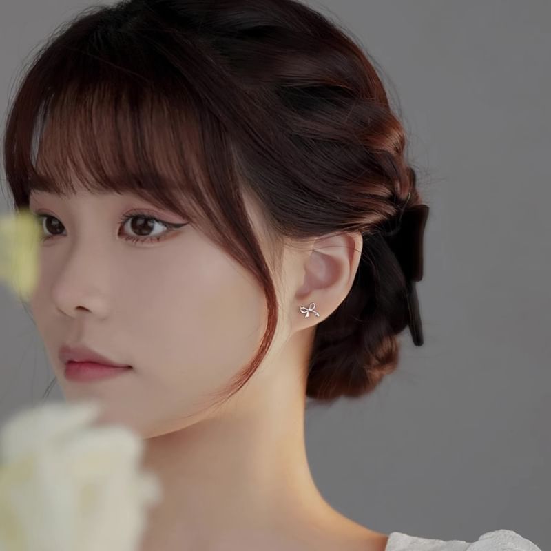 Ear Ribbon Stud