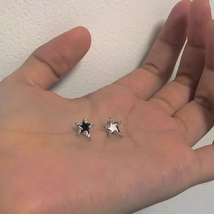 Star Stud Ear
