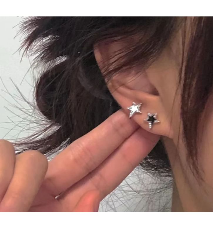Star Stud Ear