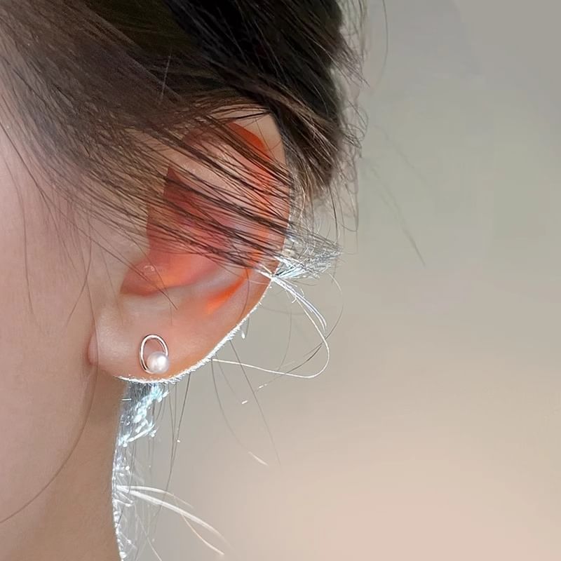 Faux Pearl Ear Stud