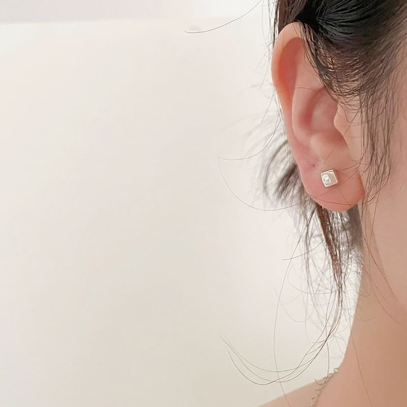 Ear Faux Stud Pearl