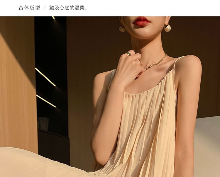 Spaghetti Strap Plain Maxi Pleated Dress