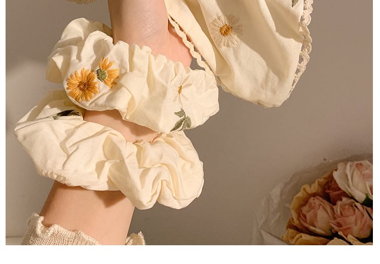 (Various Designs) / Floral Scrunchie Embroidered Bandana