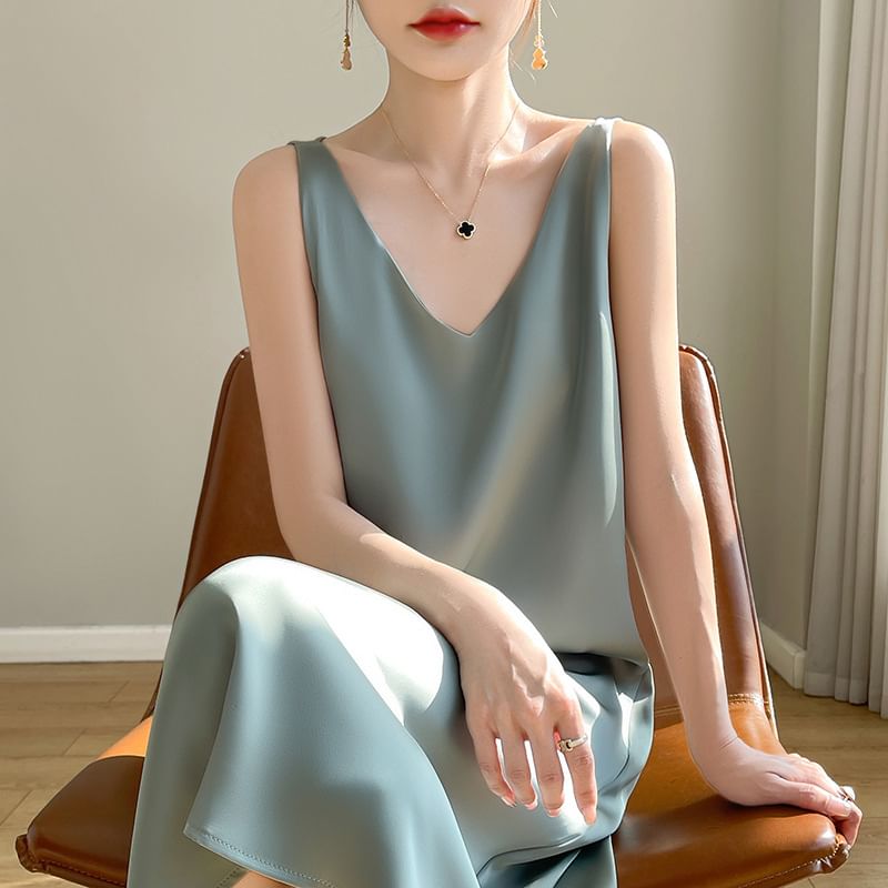 Sleeveless V-Neck Plain Midi A-Line Dress